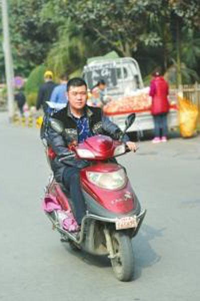 網(wǎng)紅獨臂快遞哥曾月入3萬 31次拖欠房貸被起訴