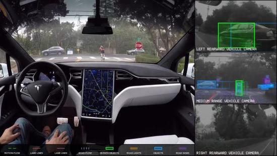 特斯拉再曝全自動駕駛視頻：遇到路人遛狗沒減速