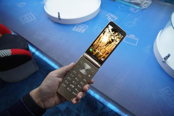 搞機(jī)番外篇：三星W2017評(píng)測(cè) 售價(jià)2萬(wàn)的機(jī)械青春