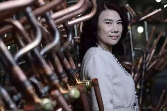 又是全員漲工資，又是董監(jiān)高增持，董明珠在下一盤什么大棋？