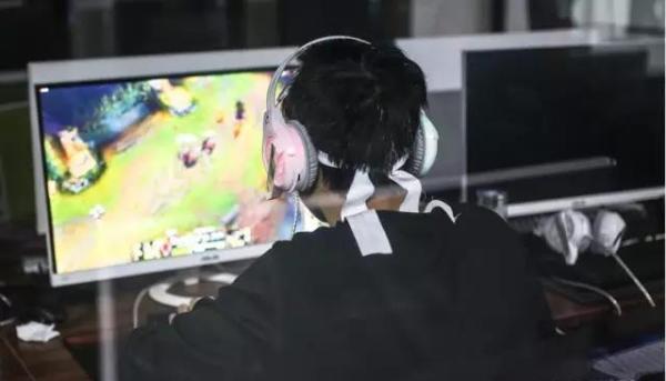 探秘國內(nèi)首家電競學(xué)院：學(xué)生大多都是富二代，父母寵愛