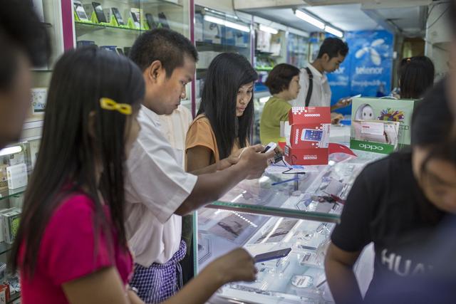 5000萬(wàn)緬甸人第一次用上互聯(lián)網(wǎng)，接下來(lái)的事無(wú)語(yǔ)了 | 譯站