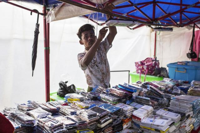 5000萬(wàn)緬甸人第一次用上互聯(lián)網(wǎng)，接下來(lái)的事無(wú)語(yǔ)了 | 譯站