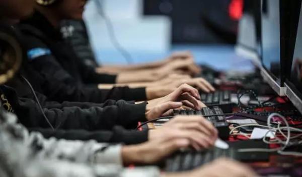 探秘國內(nèi)首家電競學院：學生大多都是富二代，父母寵愛