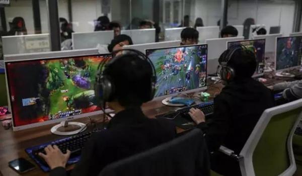 探秘國內(nèi)首家電競學(xué)院：學(xué)生大多都是富二代，父母寵愛