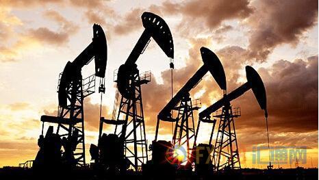 油價周二上漲，因美元下跌，且有消息稱，全球主要產油國本月的減產幅度大于預期。但油價漲幅縮小，收盤僅小幅上漲，因月末的獲利回吐限制了升幅，且在API數據公布后，油價縮減了漲幅。