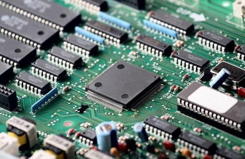 國產(chǎn)芯片技術(shù)實(shí)現(xiàn)飛躍 產(chǎn)業(yè)再上新臺階