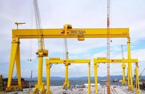 繼英國航母之后 中國龍門吊又將幫助該大國造大船