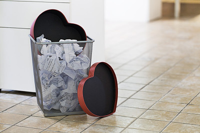 紙價(jià)有多瘋?廢紙箱每噸漲千元 紙廠:一天一個(gè)價(jià)