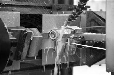 國產機床“以柔克剛“崛起 為發(fā)動機解決核心難題