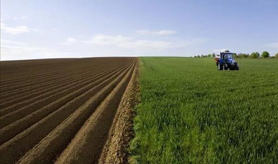 轉(zhuǎn)型升級(jí)，2017年中國(guó)農(nóng)機(jī)工業(yè)平穩(wěn)發(fā)展; 砥礪奮進(jìn)，2018年再出發(fā)!