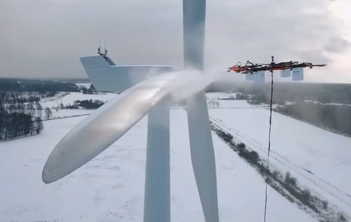 無(wú)人機(jī)再添新技能:為風(fēng)力渦輪機(jī)除冰