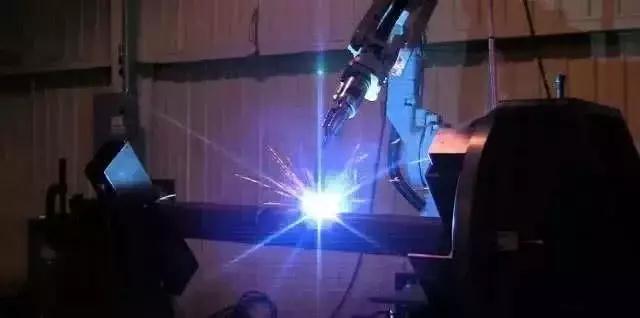 如何將工業(yè)機器人與數(shù)控機床融合應用？